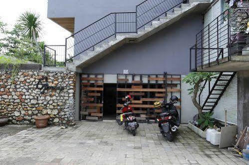 Hotel Reddoorz @ Pecatu Ungasan Esterno foto